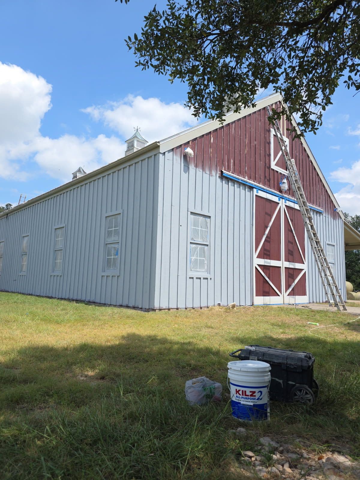 Reviving Barns with Expert Exterior Painting image